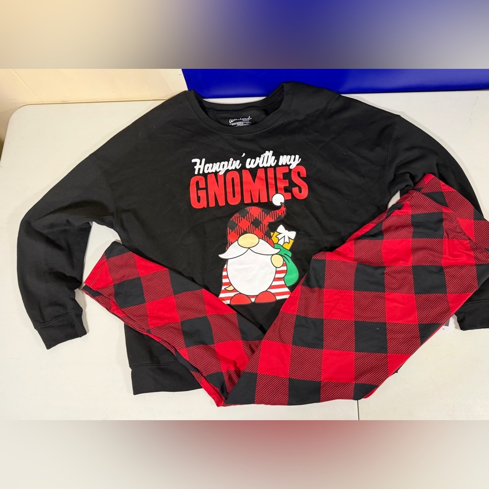 NWT Women's Black Sweatshirt "Hangin With My Gnomies"XLG & Red Plaid Pants